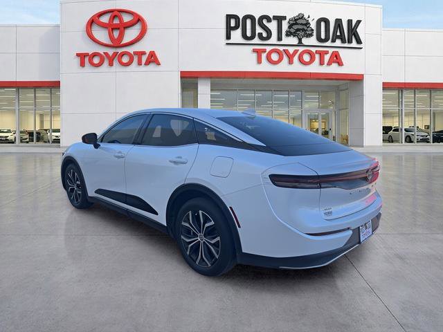 Used 2023 Toyota Crown XLE image 7