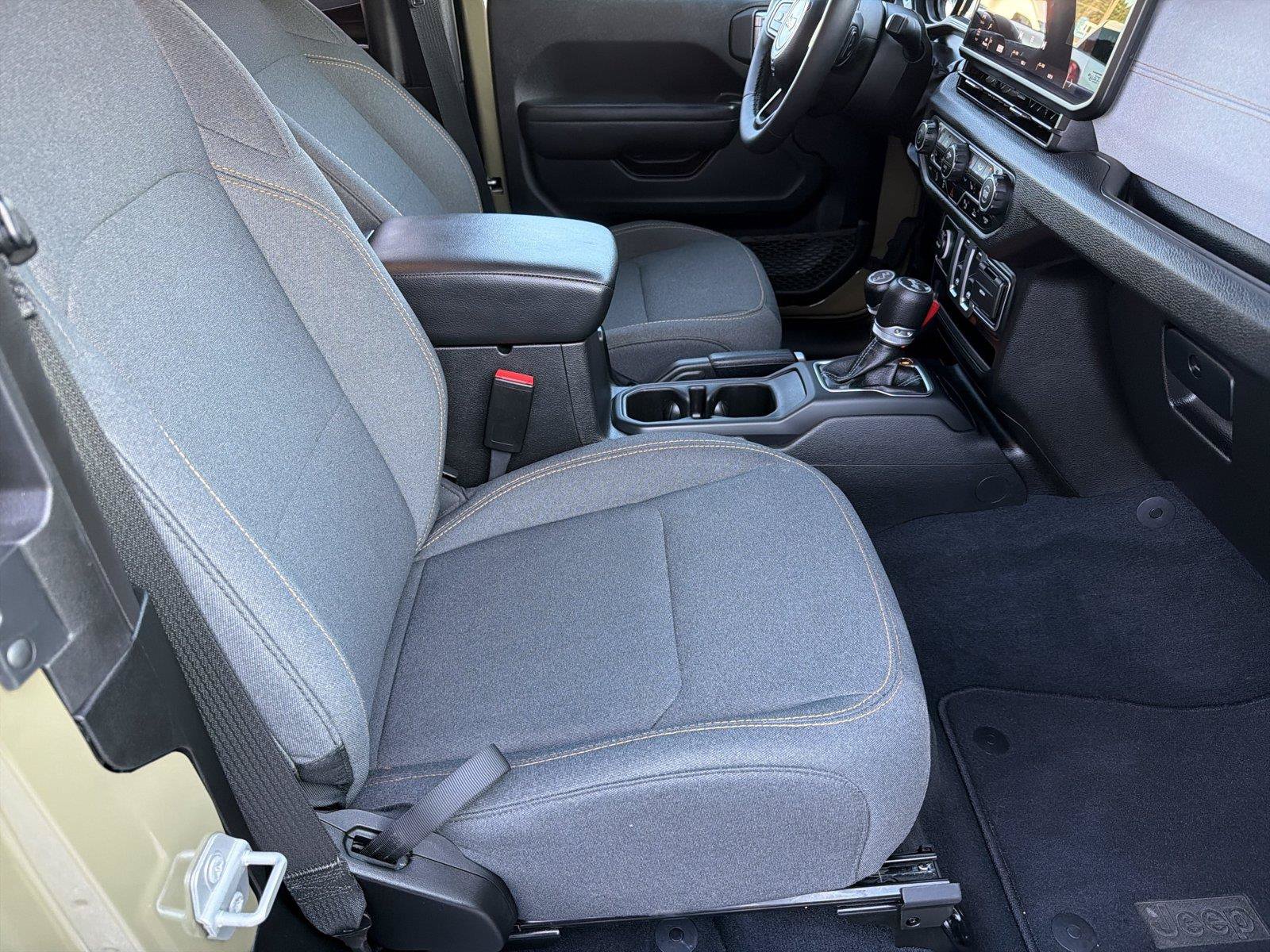 Used 2025 Jeep Wrangler Sport AWD/4WD image 12