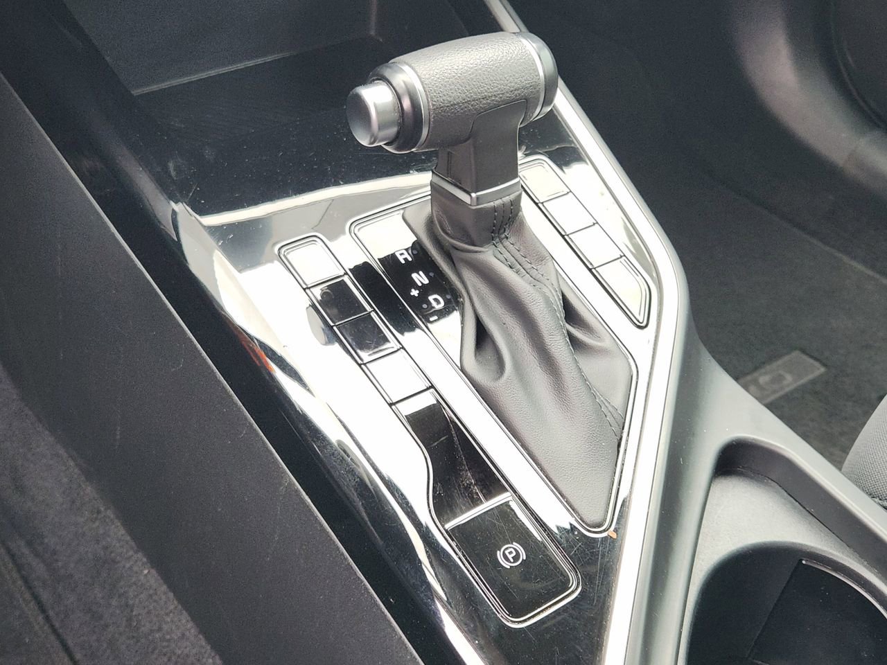 Used 2023 Kia Niro LX image 18