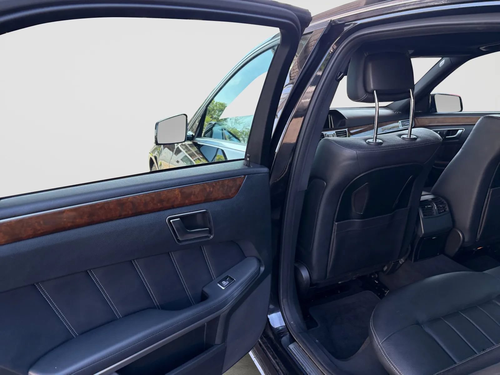 Used 2014 Mercedes-Benz E 550 4MATIC Sedan image 14