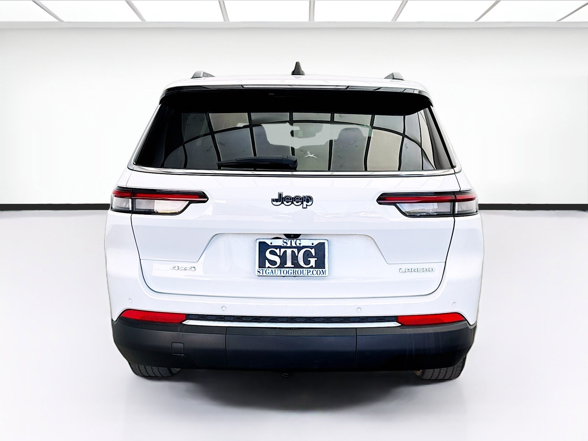 Used 2023 Jeep Grand Cherokee L Laredo AWD/4WD image 5