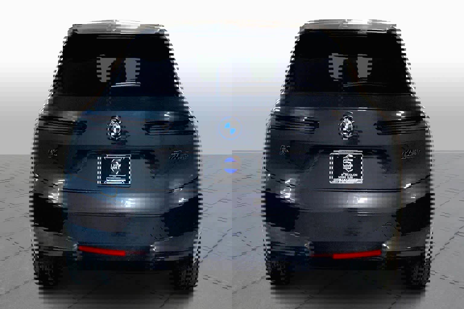 Used 2023 BMW iX M60 image 5