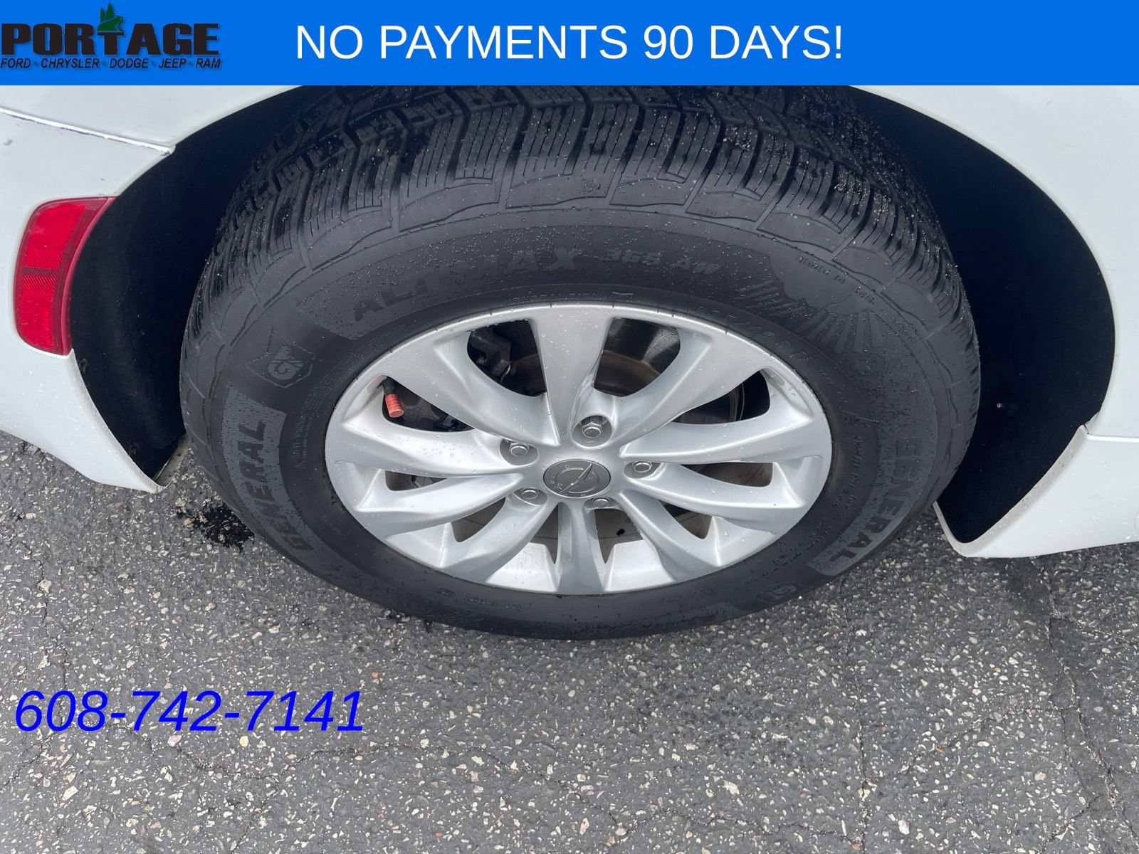 Used 2017 Chrysler Pacifica Touring-L FWD image 7