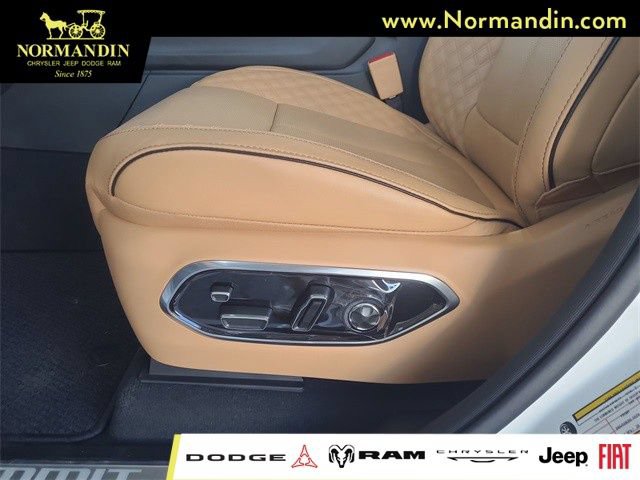 New 2024 Jeep Grand Cherokee L Summit AWD/4WD image 12