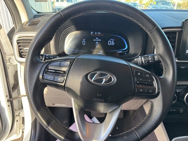 Used 2024 Hyundai Venue SEL image 14