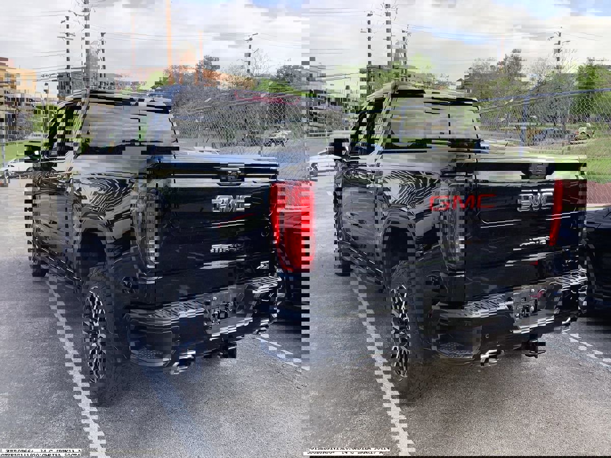 Used 2024 GMC Sierra 1500 AT4 w/ Technology Package image 6