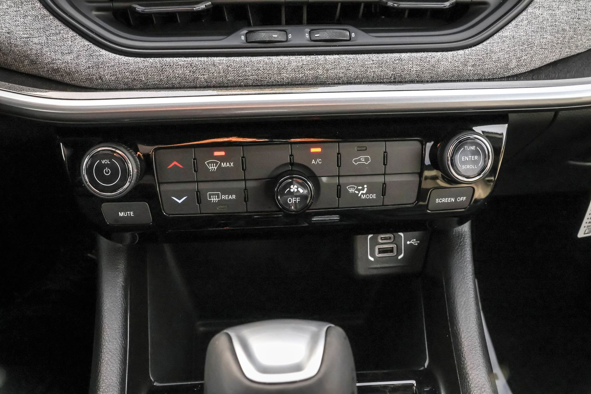 New 2026 Jeep Compass Latitude image 16