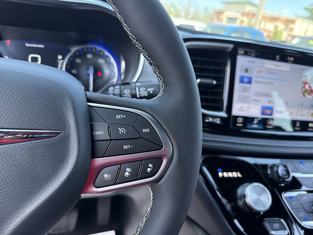 New 2026 Chrysler Pacifica Limited w/ Trailer Tow Group image 14