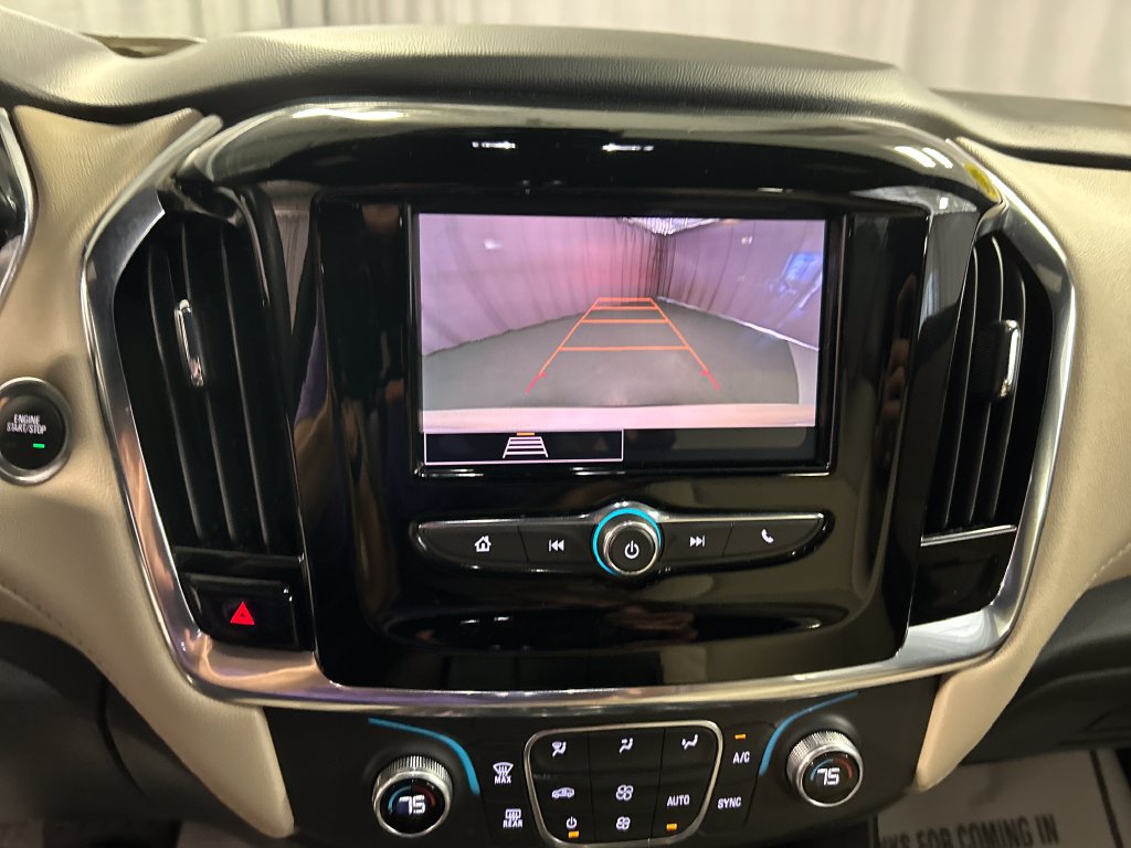 Used 2023 Chevrolet Traverse LS FWD image 17