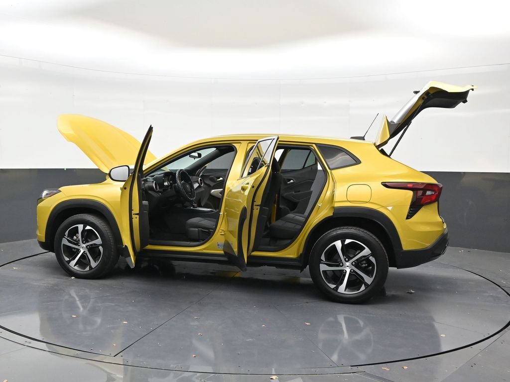 Used 2024 Chevrolet Trax RS FWD image 30