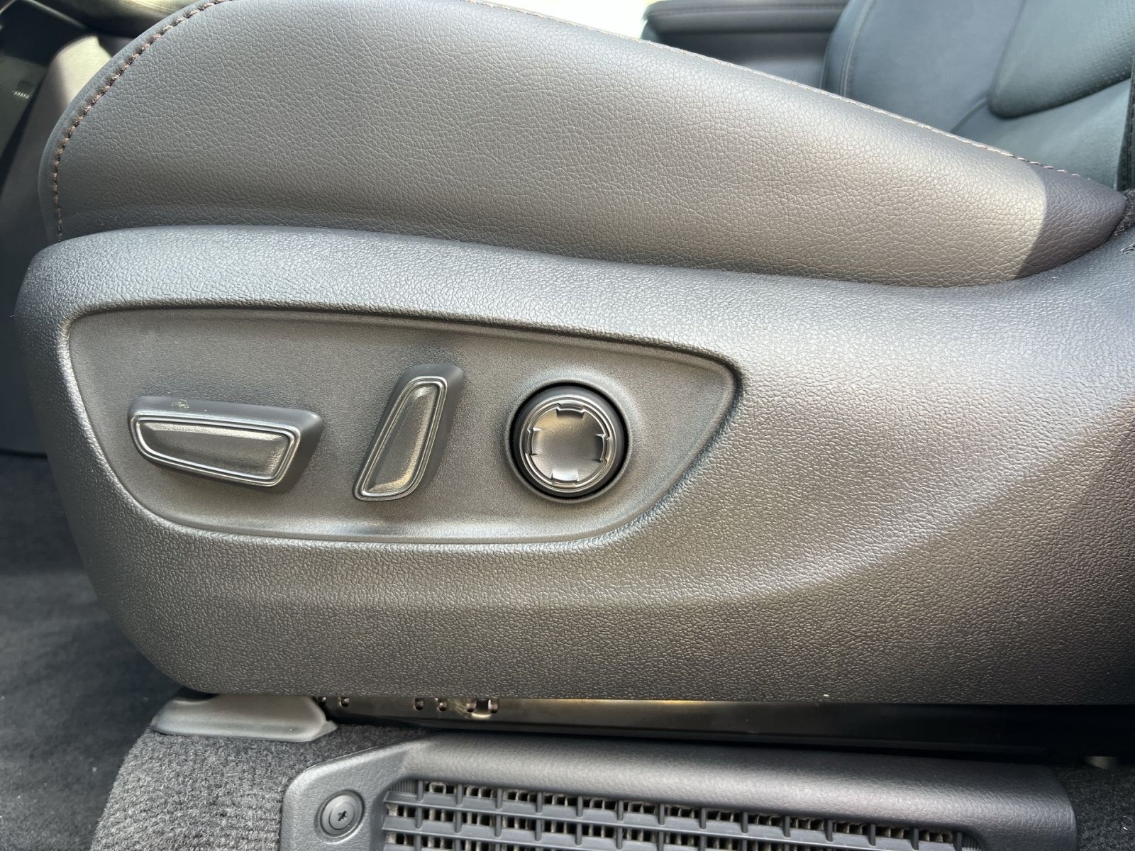 New 2026 Toyota Sienna Limited AWD/4WD image 14