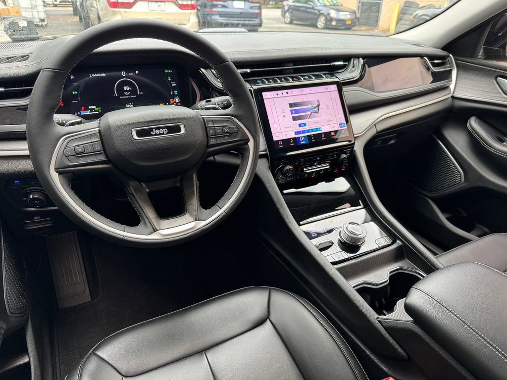 Used 2023 Jeep Grand Cherokee 4WD 4xe image 28