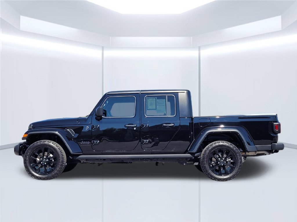 Used 2025 Jeep Gladiator Sport AWD/4WD image 7