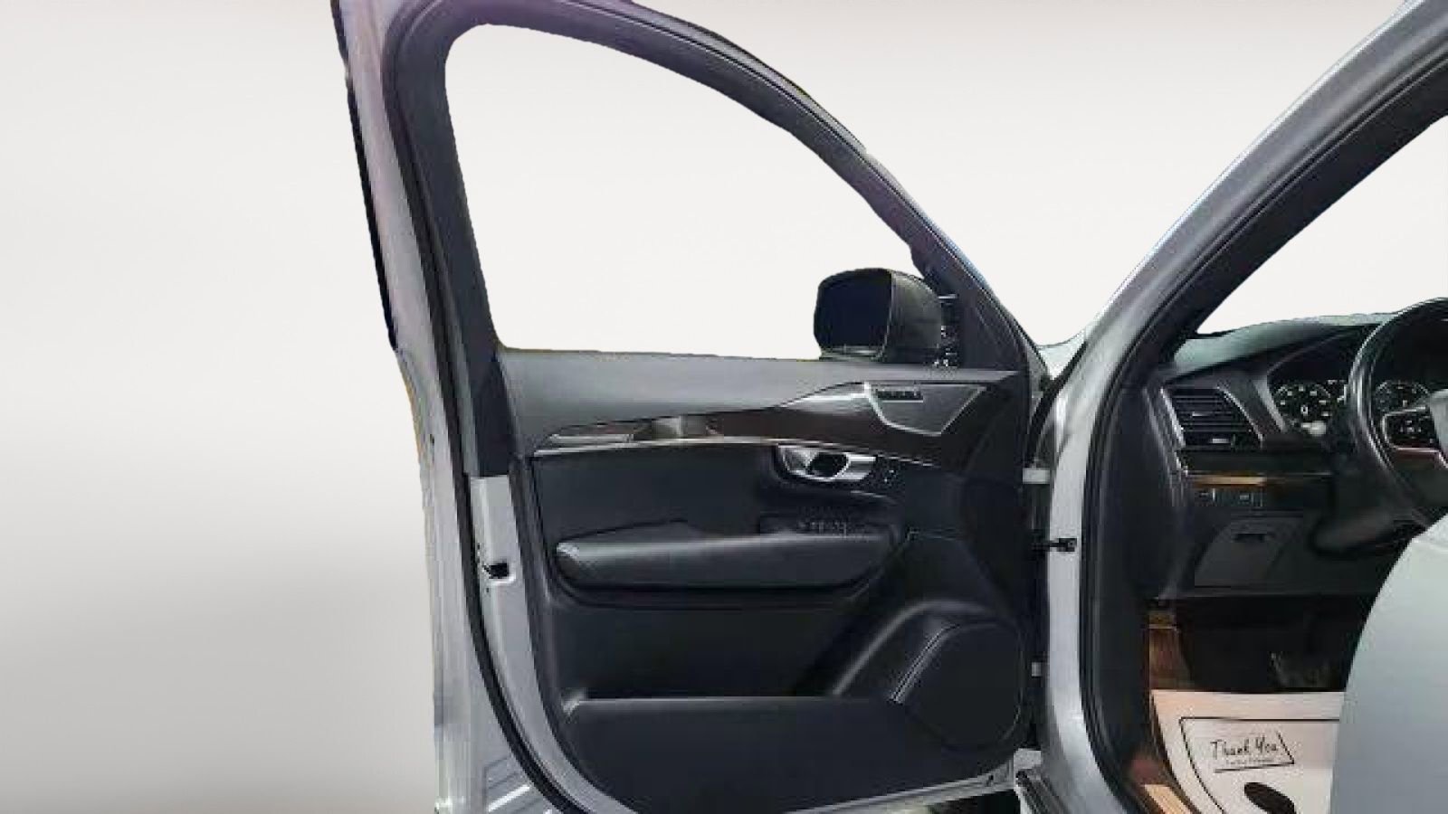 Used 2018 Volvo XC90 T5 Momentum w/ Convenience Package AWD/4WD image 5
