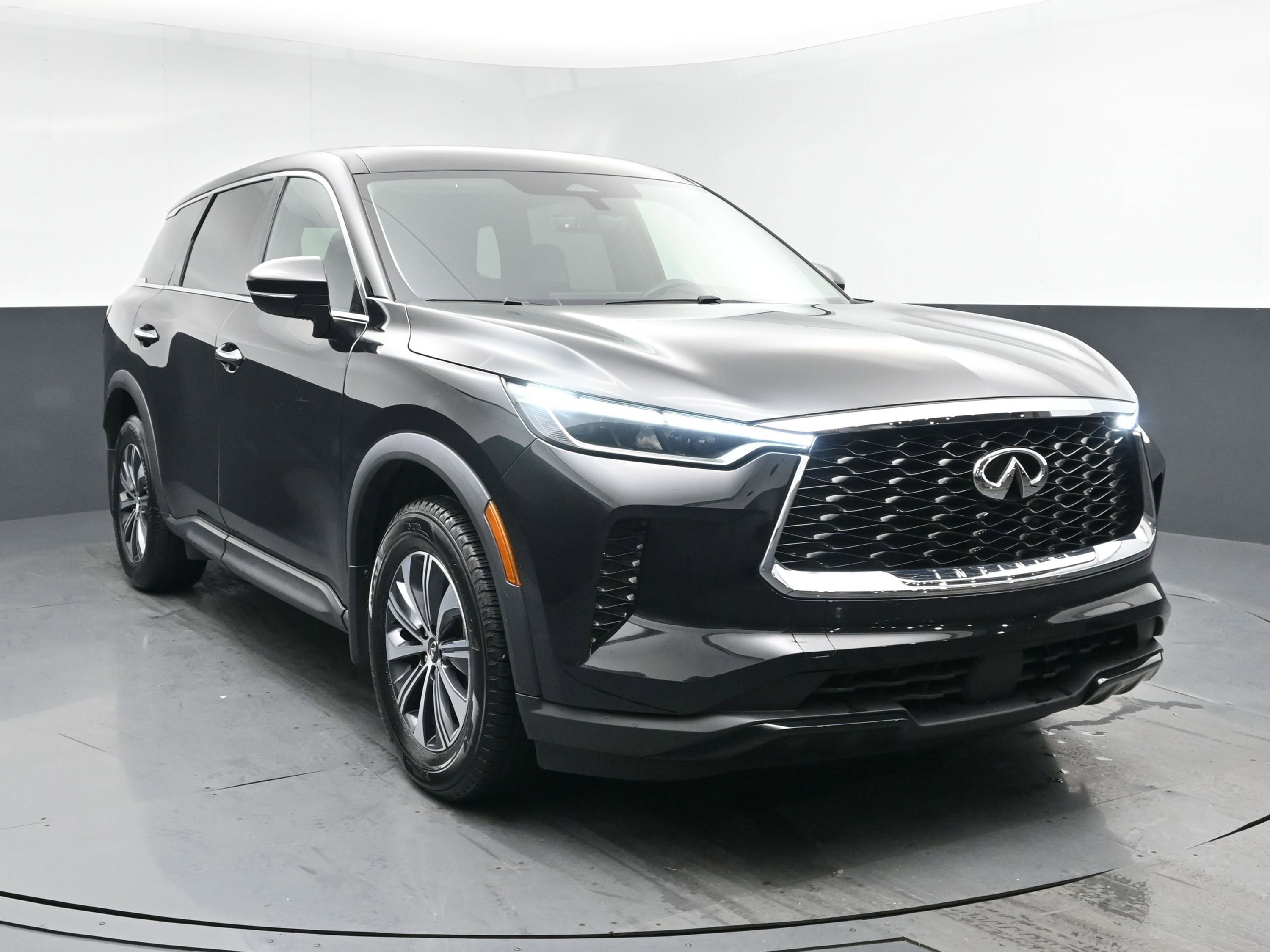 Used 2023 INFINITI QX60 Pure image 2