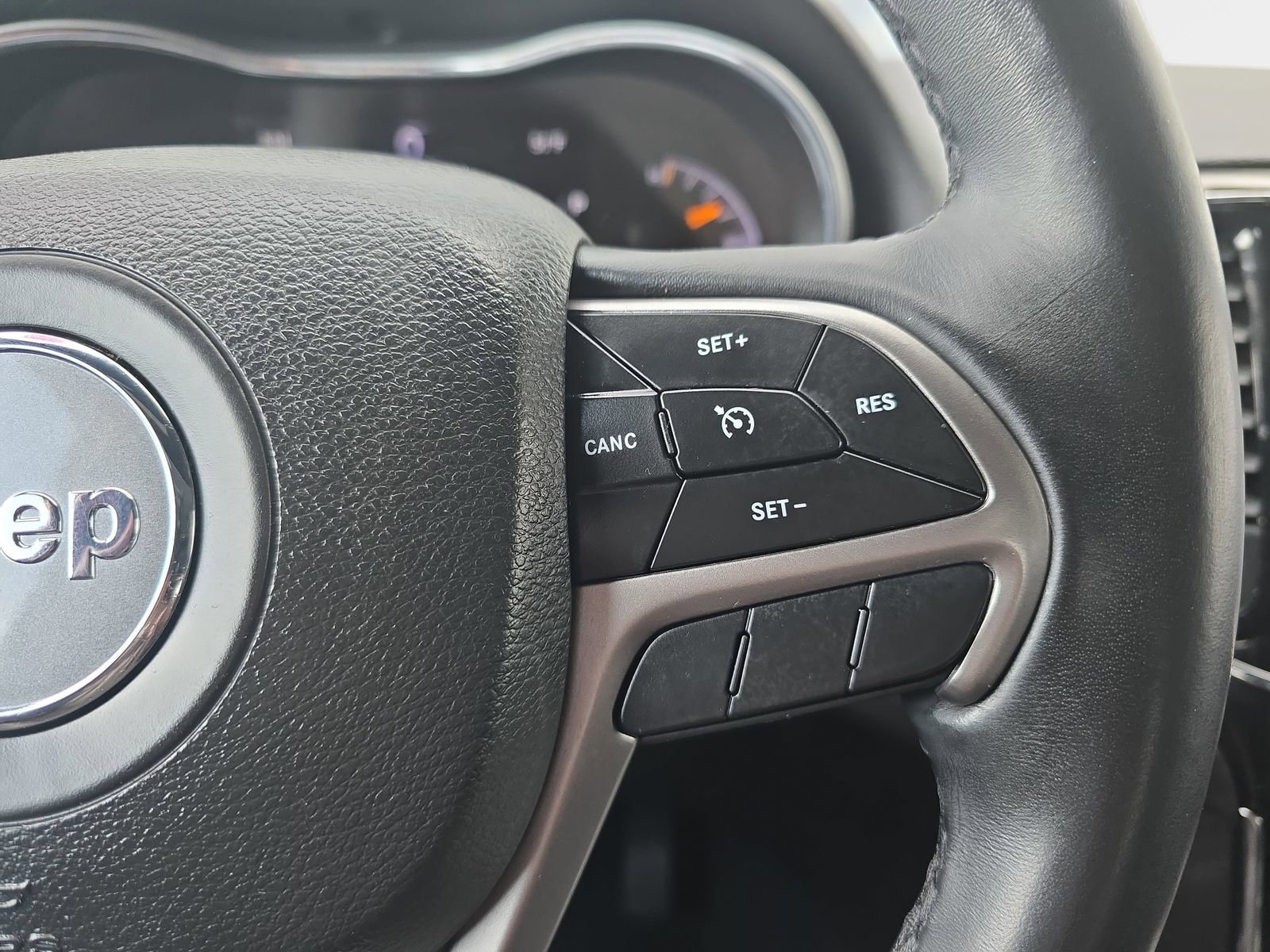 Used 2019 Jeep Grand Cherokee Altitude AWD/4WD image 22