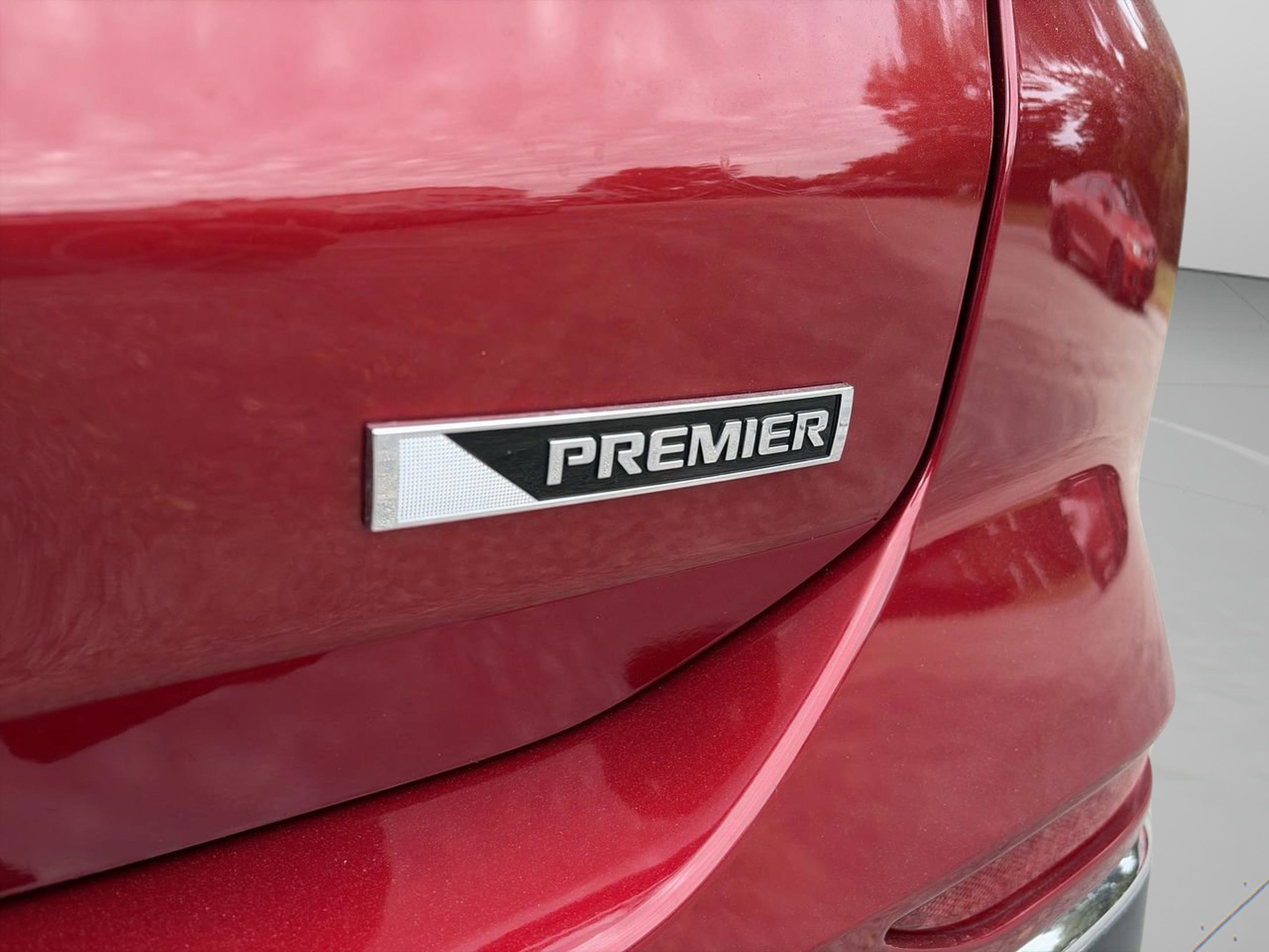 Used 2018 Chevrolet Equinox Premier image 23