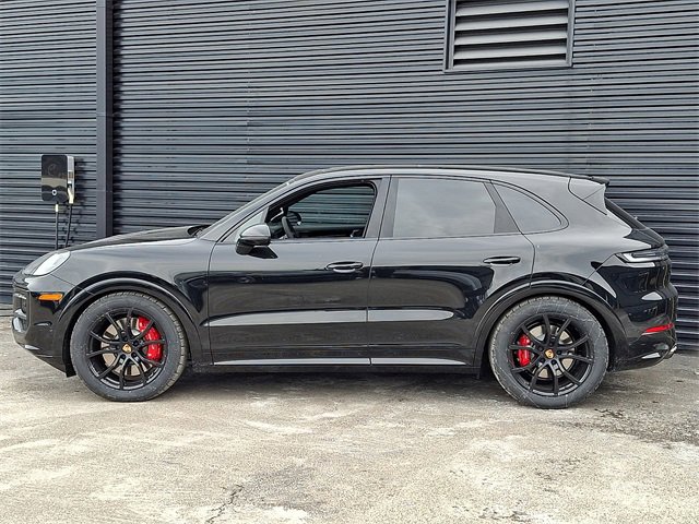 New 2026 Porsche Cayenne GTS image 2