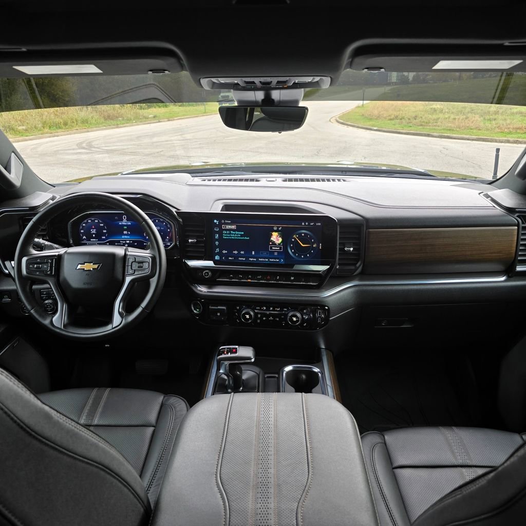 Used 2024 Chevrolet Silverado 1500 High Country w/ High Country Premium Package image 2