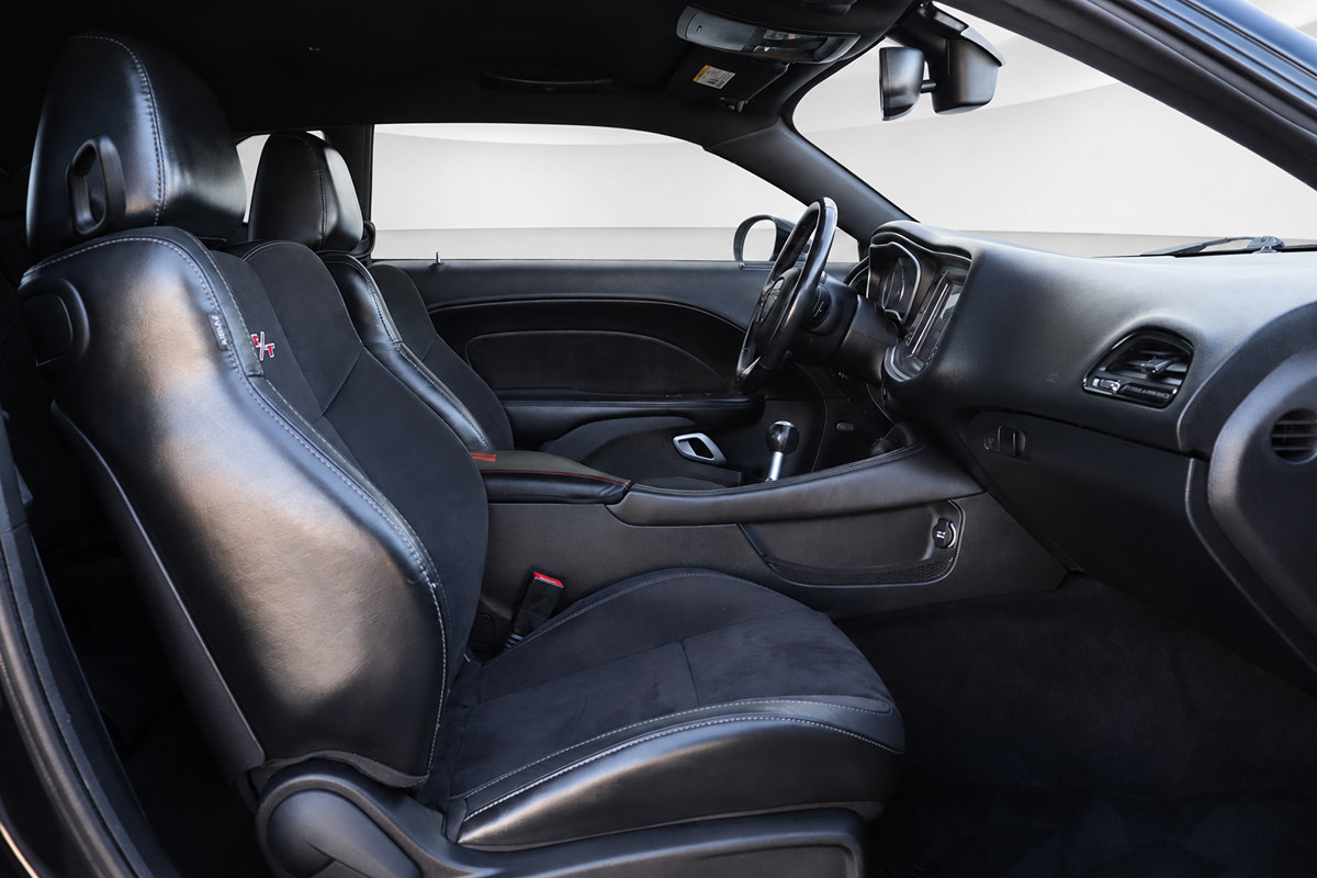 Used 2016 Dodge Challenger R/T Scat Pack w/ Leather Interior Group RWD image 16