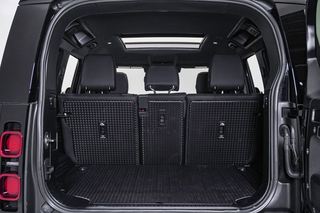 Used 2025 Land Rover Defender 110 S image 26