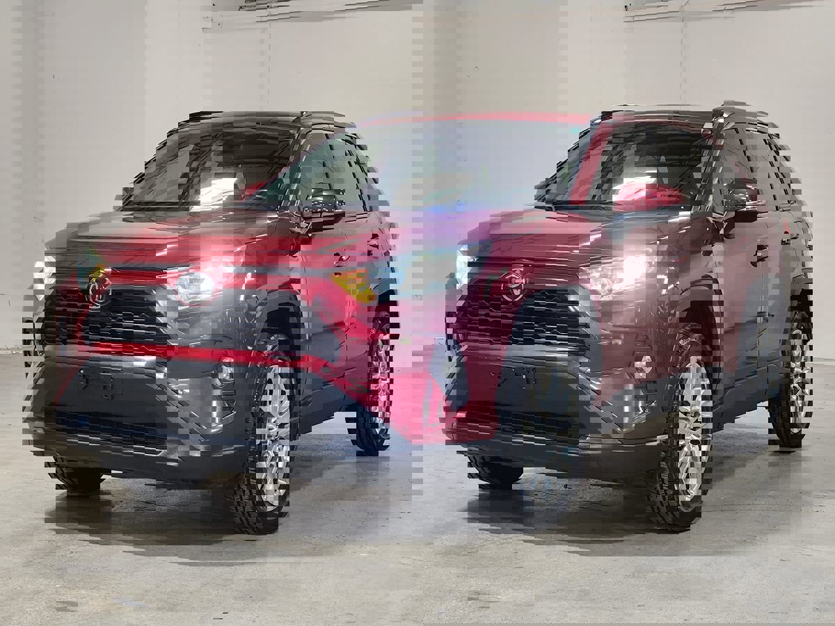 Used 2019 Toyota RAV4 XLE Premium image 4