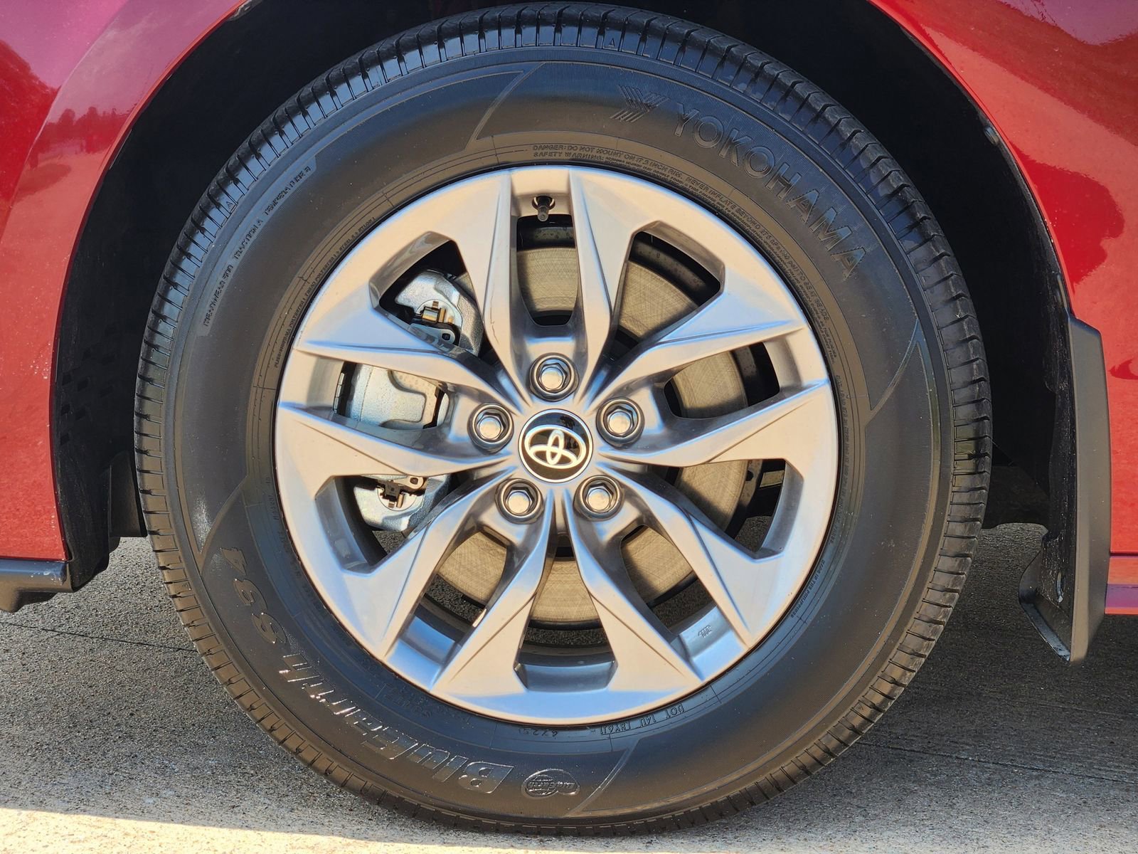 New 2026 Toyota Sienna XLE FWD image 11