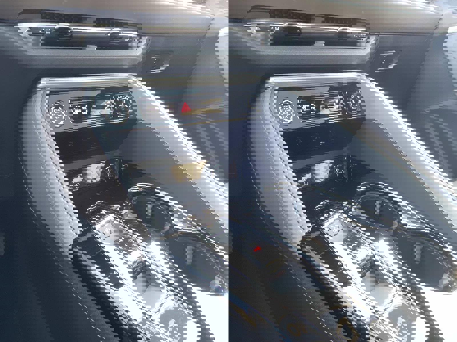 Used 2025 Audi Q5 Premium w/ Convenience Package image 30