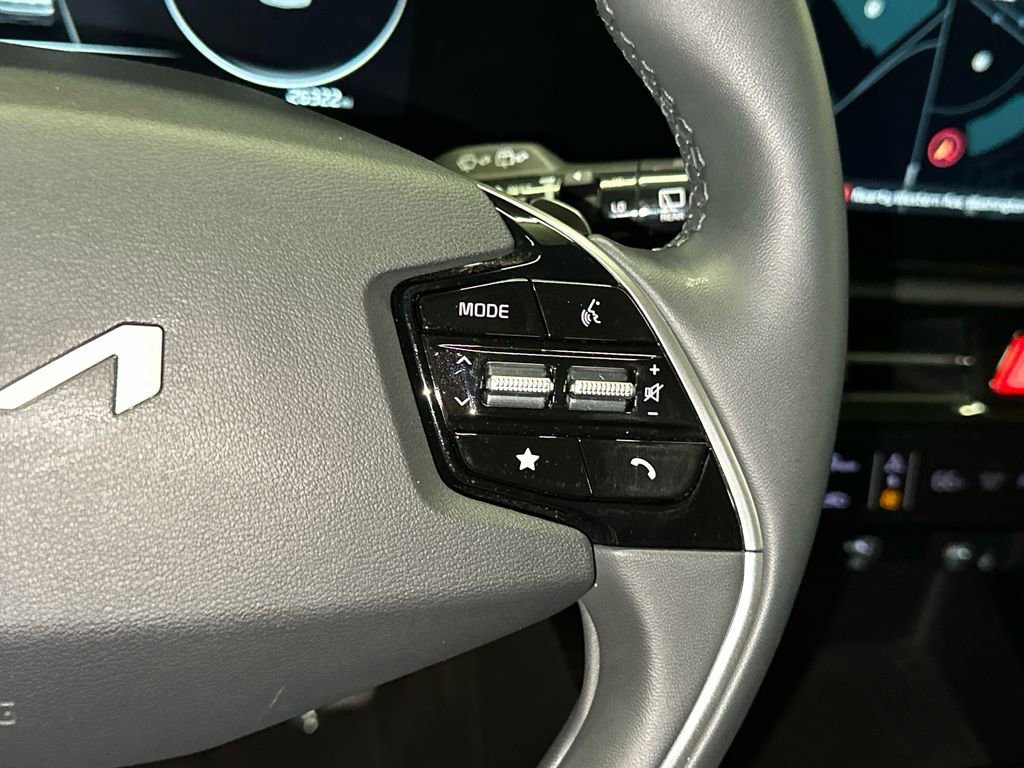 Certified 2023 Kia Niro Wind w/ Wind Preserve Package FWD image 19