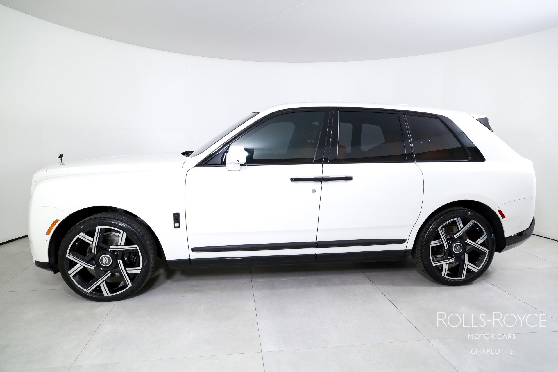 Certified 2025 Rolls-Royce Cullinan image 3