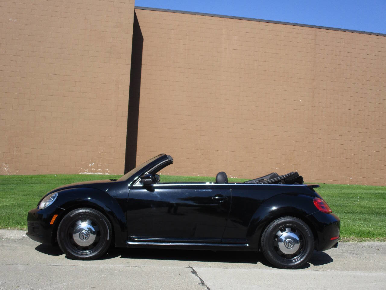 Used 2013 Volkswagen Beetle 2.5 FWD image 13