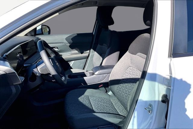 Used 2025 Nissan Kicks SV w/ SV Premium Package image 15