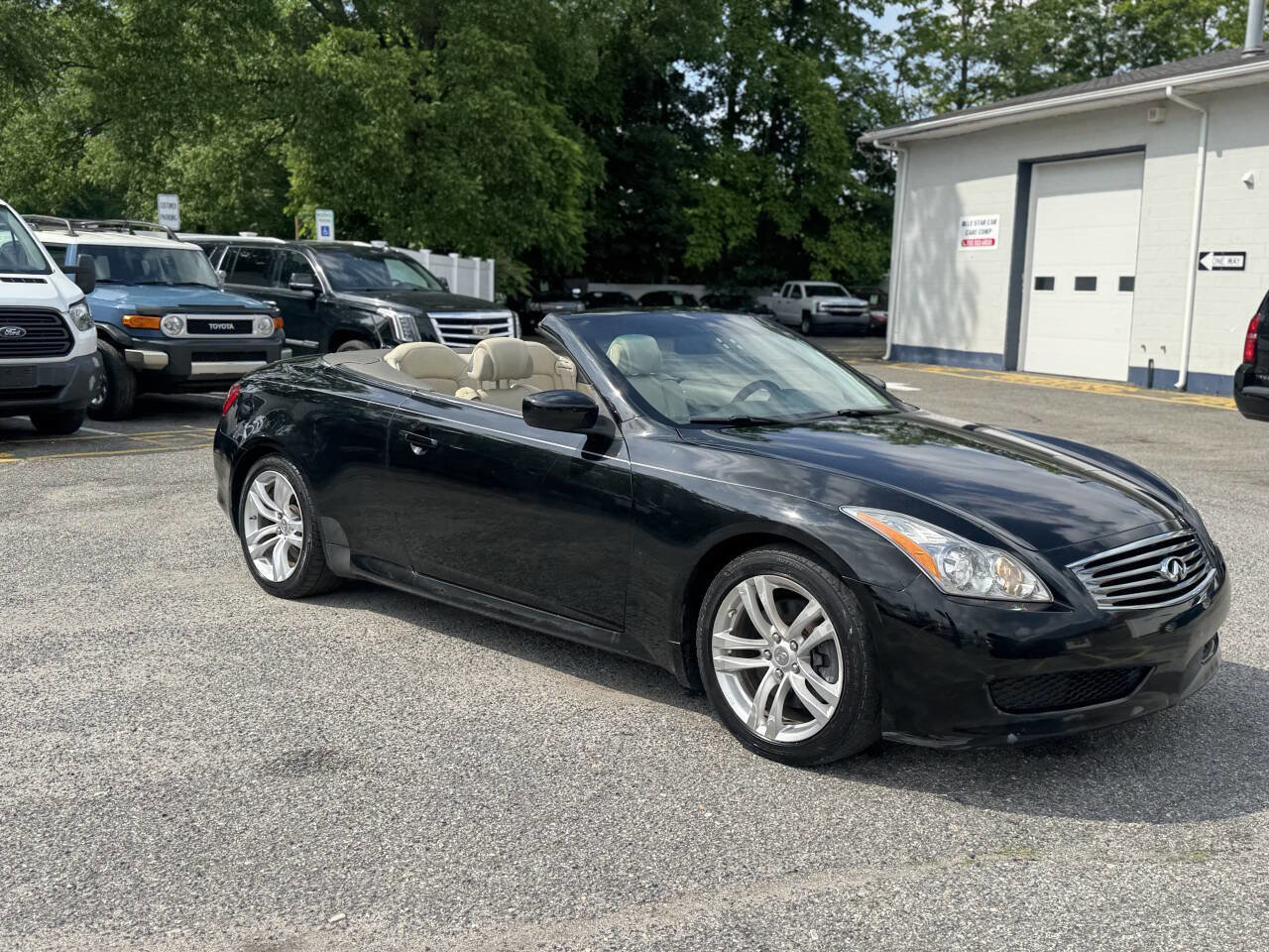 Used 2010 INFINITI G37 Base 2dr Convertible w/ Premium Pkg image 6