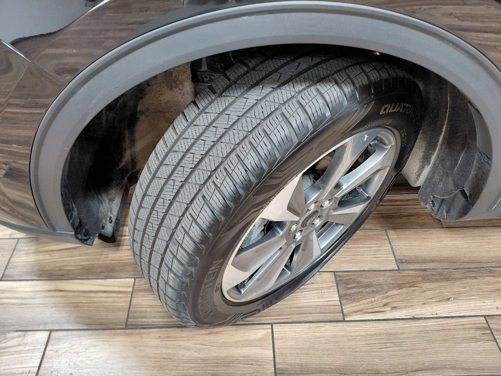 Certified 2025 Ford Escape Platinum AWD/4WD image 24