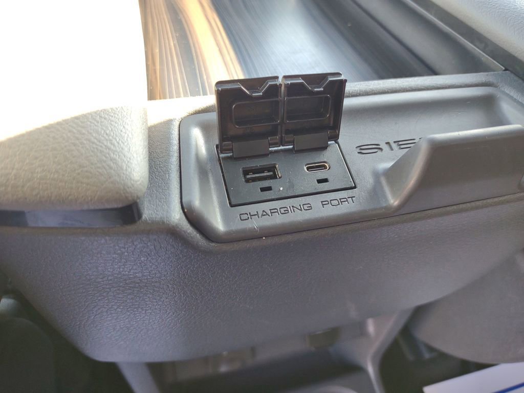 Used 2021 Toyota Sienna Limited image 24