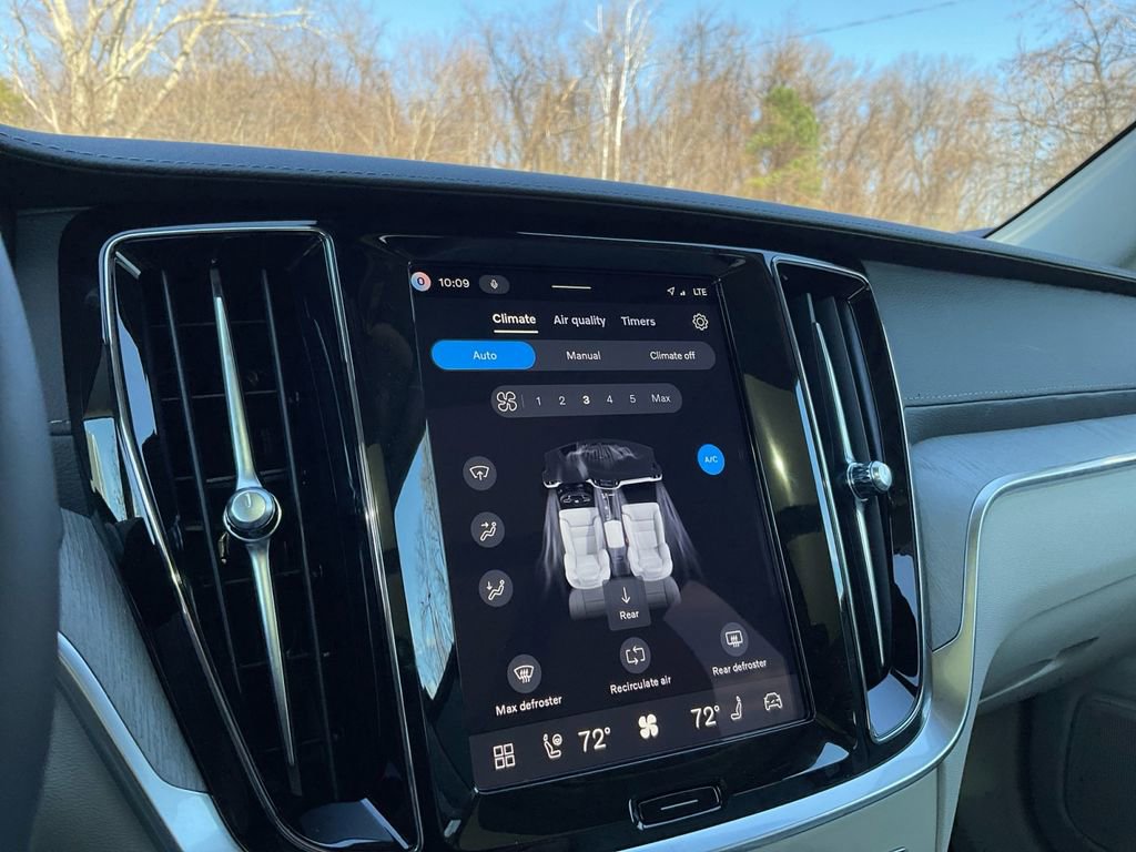 New 2026 Volvo V60 B5 Cross Country Ultra w/ Protection Package Premier image 23