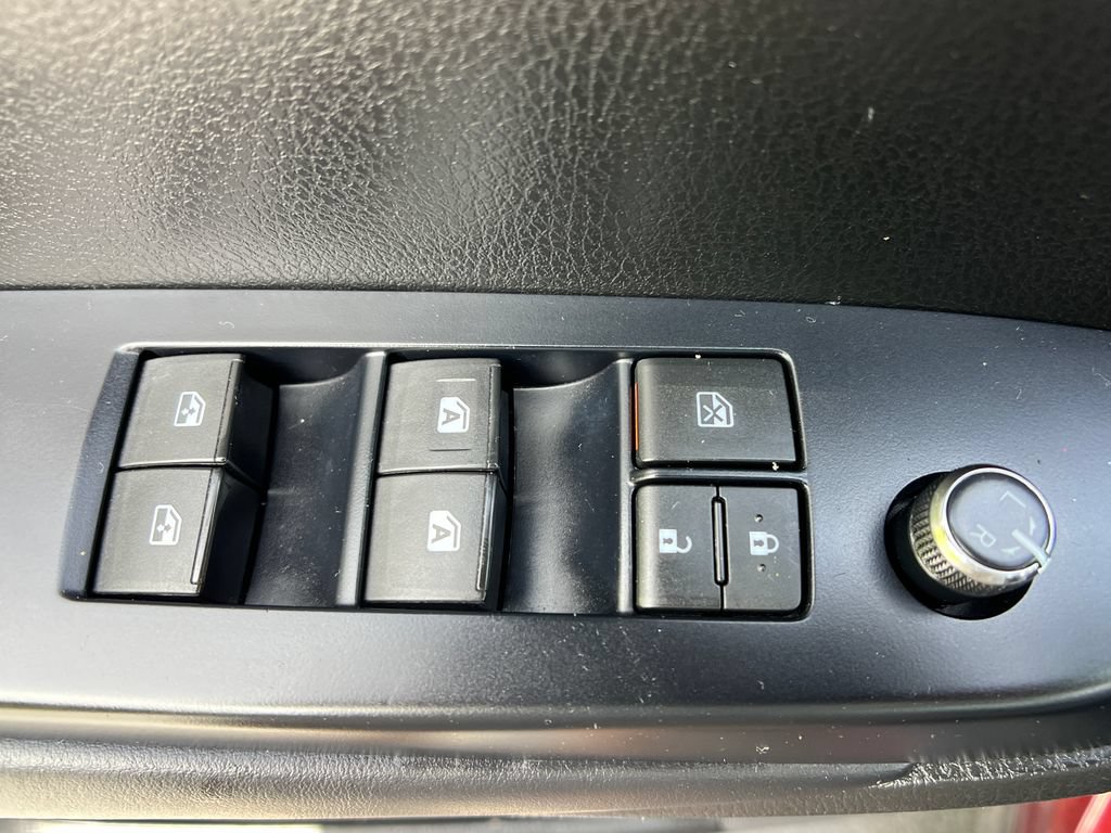 Used 2018 Toyota Highlander Plus AWD/4WD image 12