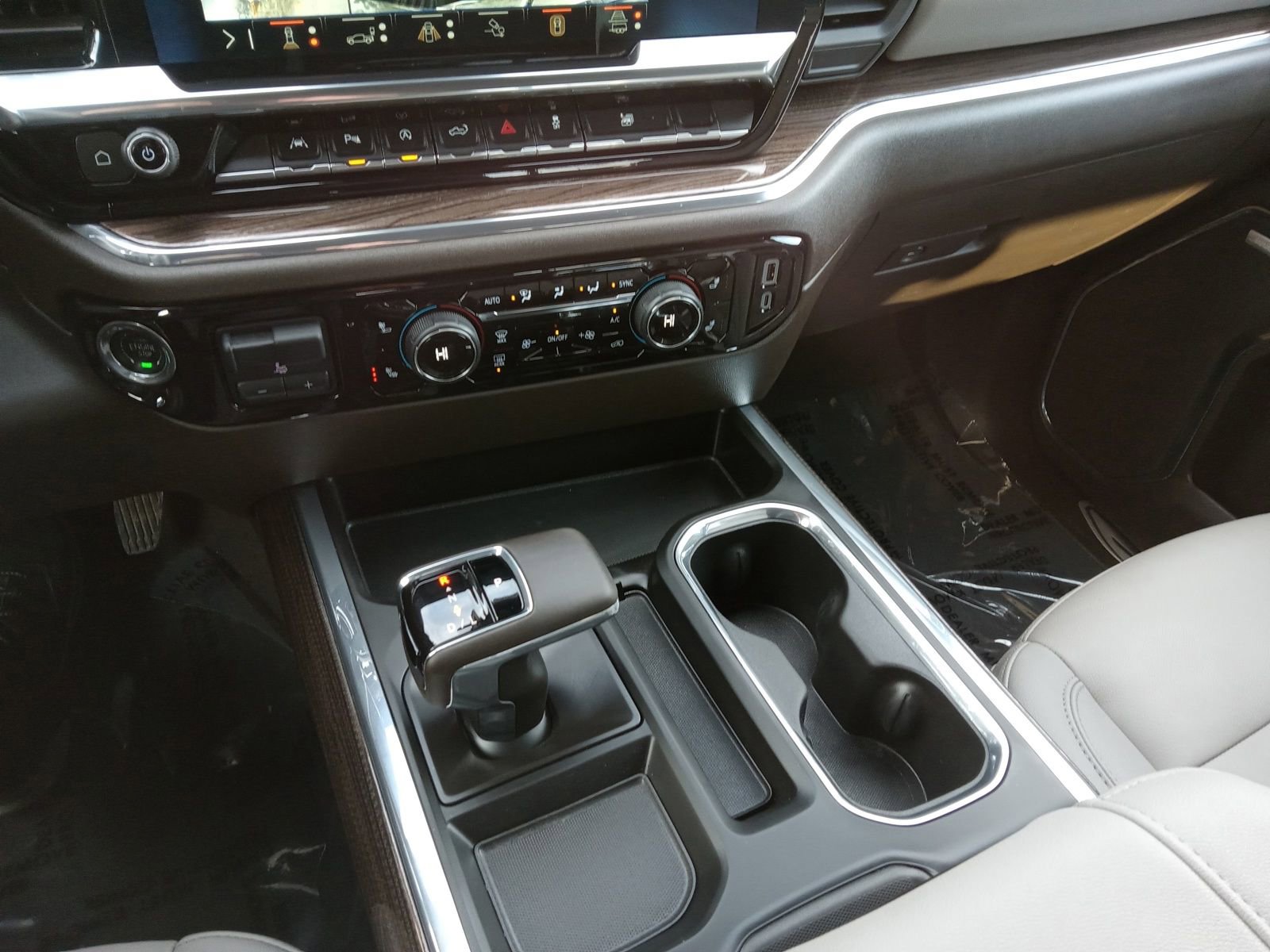 Used 2024 Chevrolet Silverado 1500 RST AWD/4WD image 18
