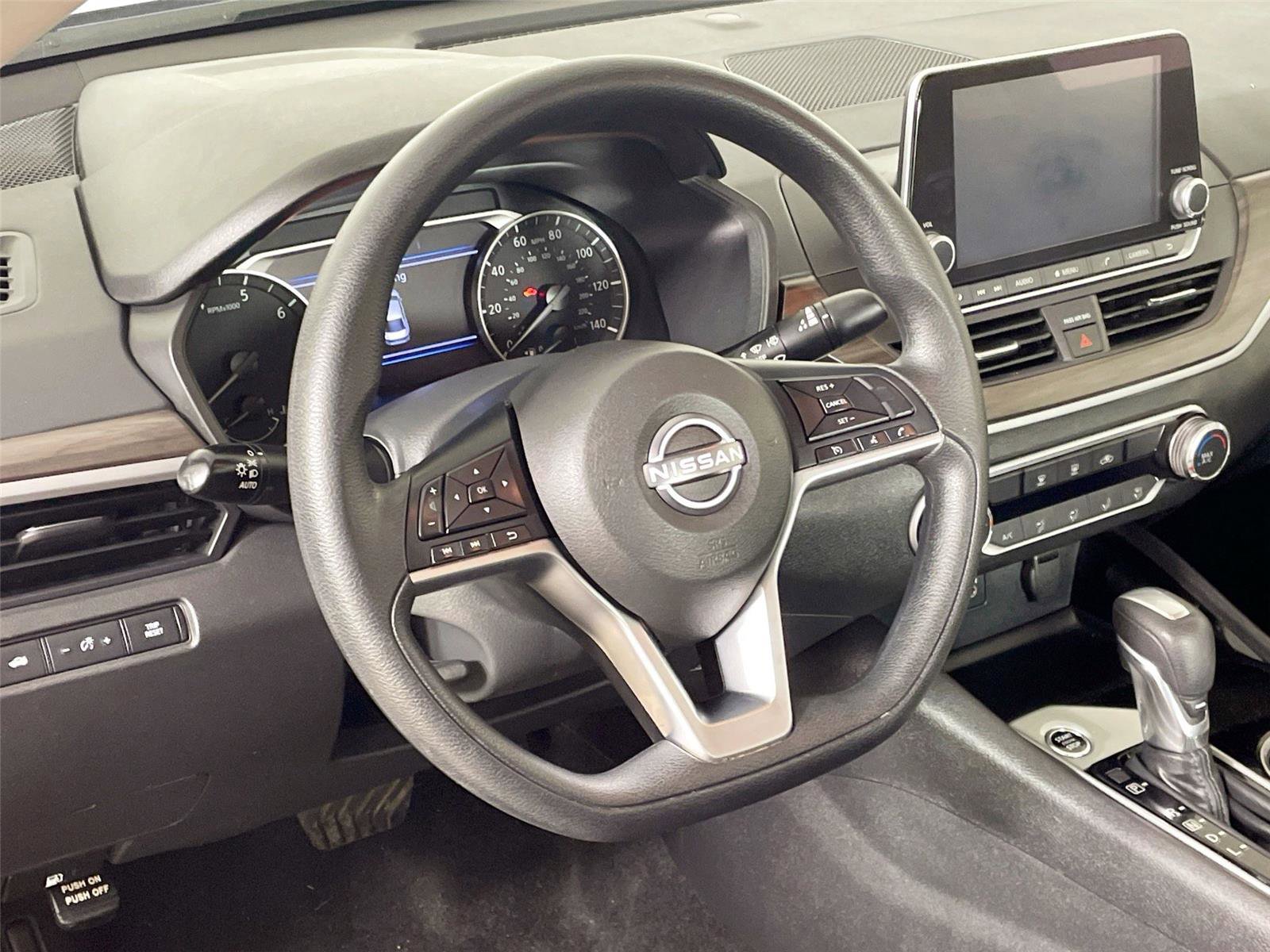 Used 2024 Nissan Altima 2.5 SV FWD image 17