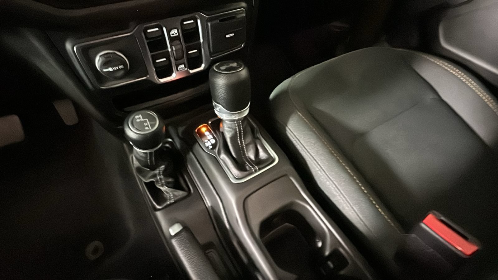 Used 2024 Jeep Wrangler Unlimited Sport AWD/4WD image 24