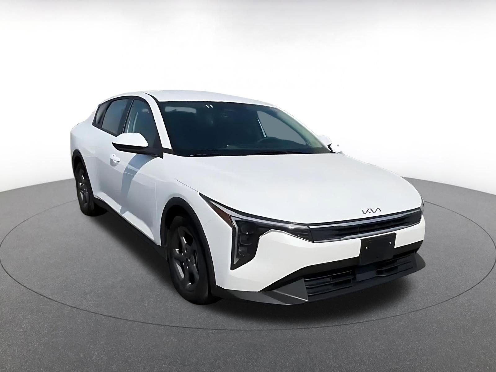 Used 2025 Kia K4 LXS image 3