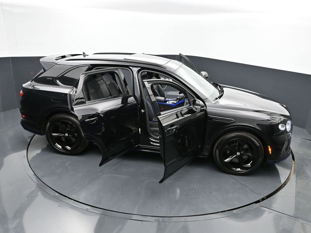 Used 2025 Bentley Bentayga AWD/4WD image 76