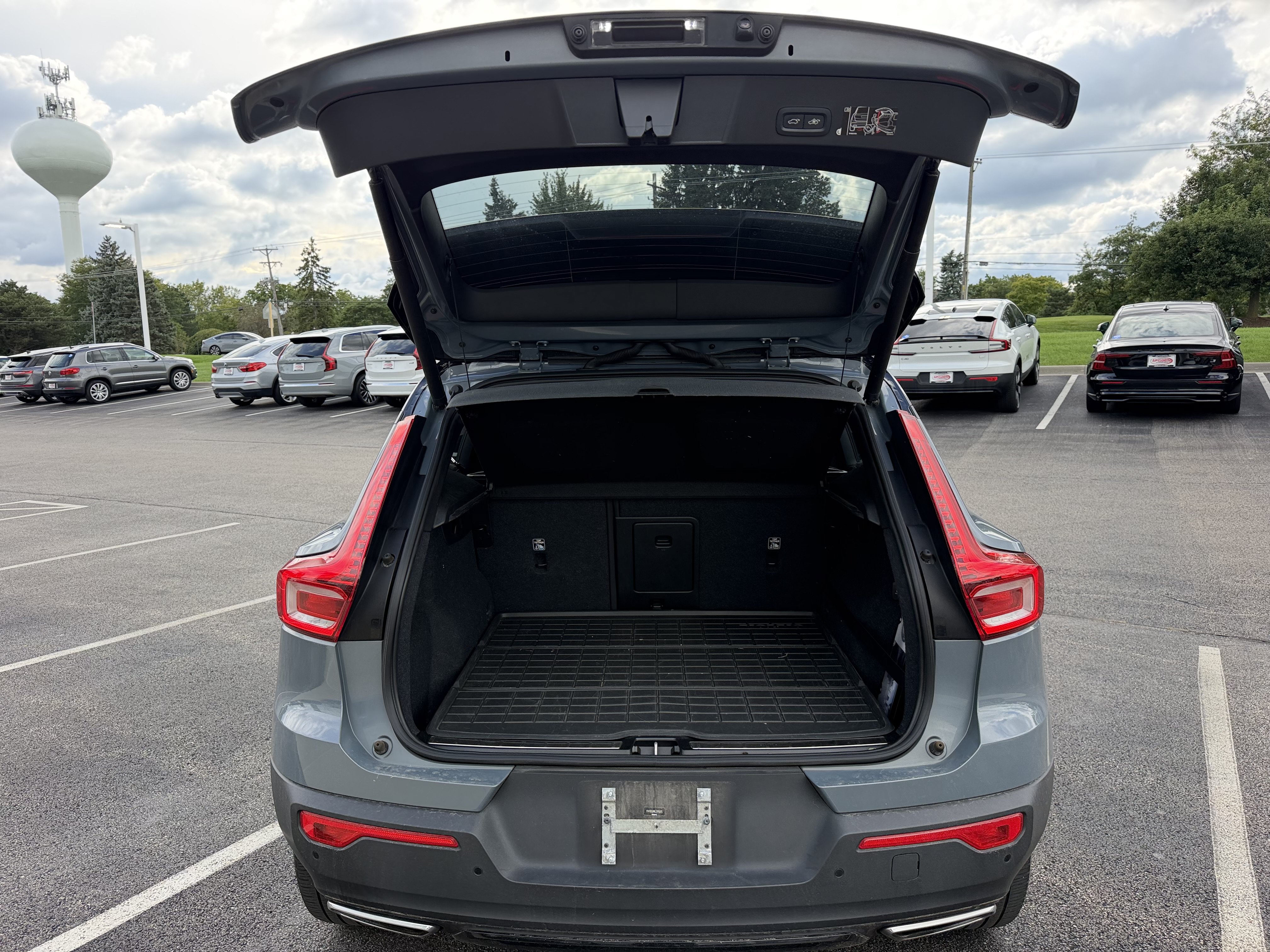 Used 2020 Volvo XC40 T5 R-Design AWD/4WD image 11