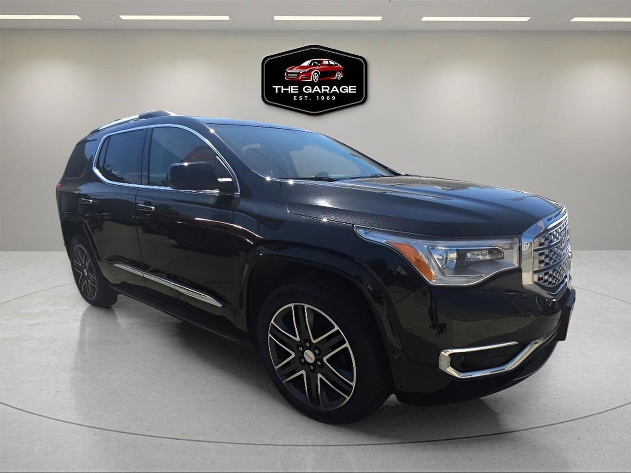 Used 2017 GMC Acadia Denali w/ Technology Package AWD/4WD image 8