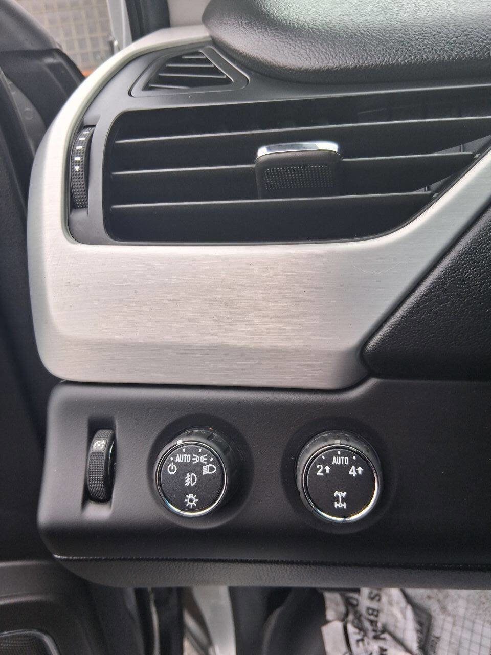 Used 2016 GMC Yukon XL SLT image 26