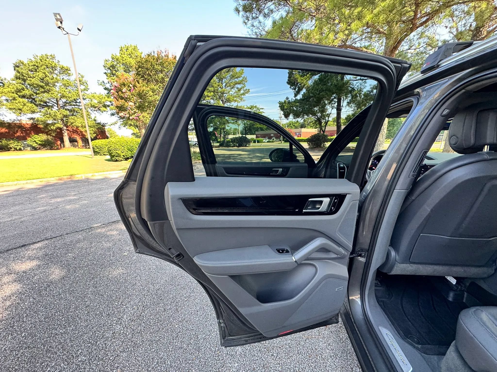 Used 2019 Porsche Cayenne AWD/4WD image 29