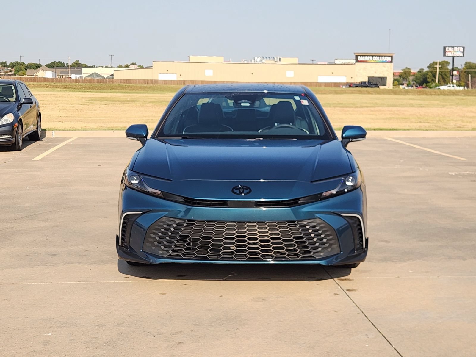 Used 2025 Toyota Camry SE w/ Convenience Package FWD image 6