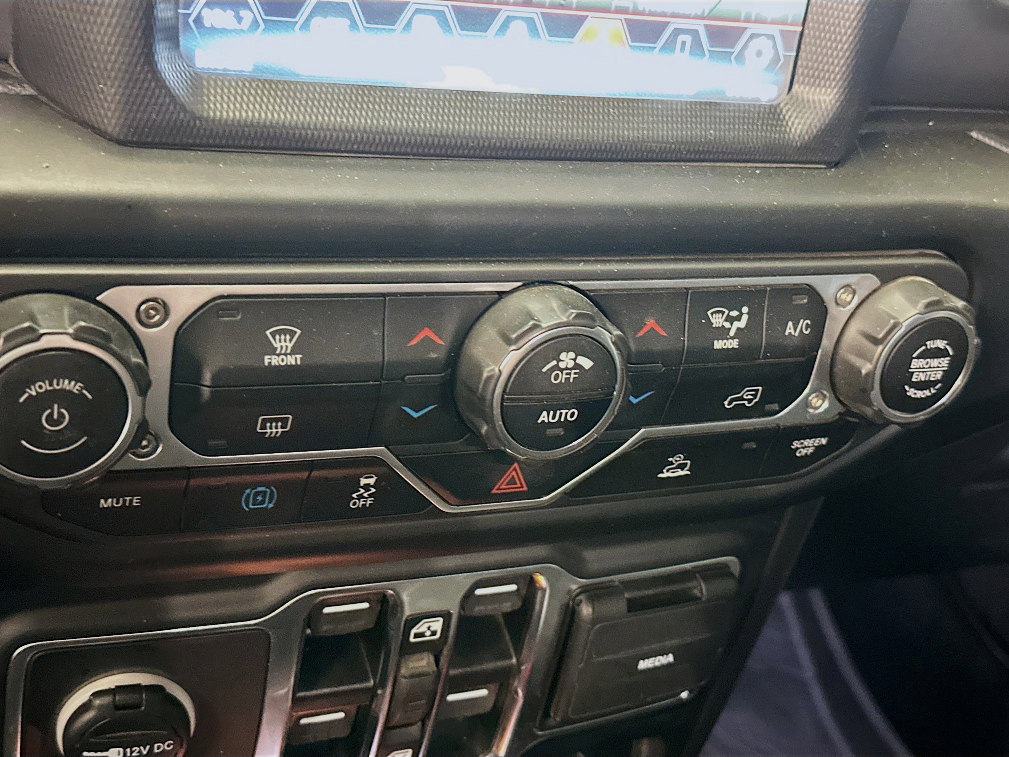 Used 2023 Jeep Wrangler Unlimited w/ Sun & Screen Package image 24