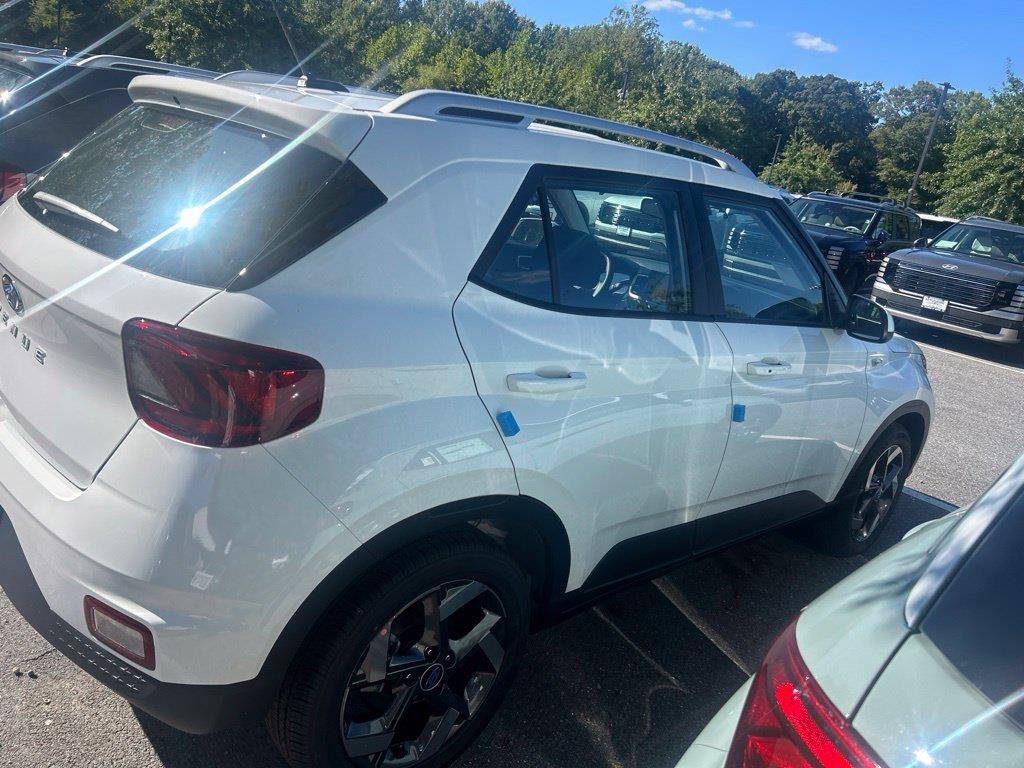 New 2026 Hyundai Venue SEL FWD image 8
