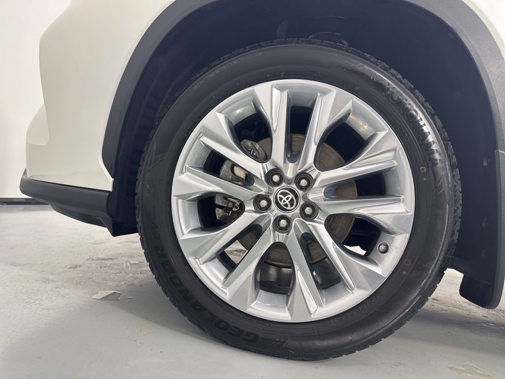 Used 2021 Toyota Highlander Limited image 10